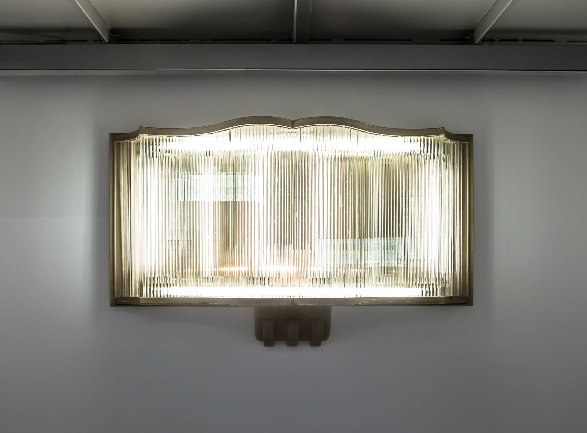SI ONSITE Swiss Institute
Sam Lewitt, Stranded Asset, 2018. Cast fuel ash, metal hardware, clear Murano glass rods, electrical hardware, fluorescent bulbs. Courtesy of the artist and Miguel Abreu Gallery, New York.