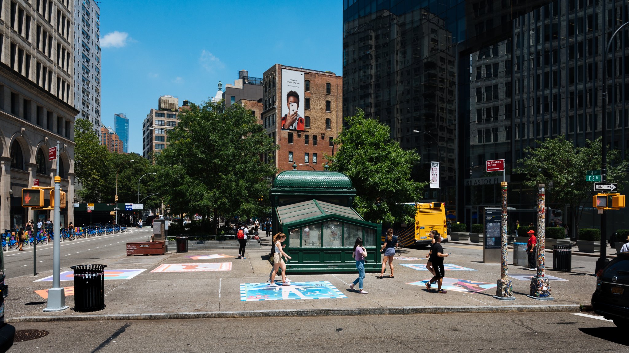 Rodrigo Hernández: I am a stranger and I am Moving DOT Astor Place